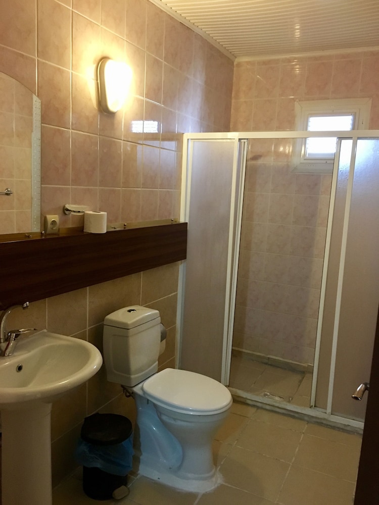 Standard Triple Room, 1 Bedroom, Non Smoking, Partial Sea View photo 2