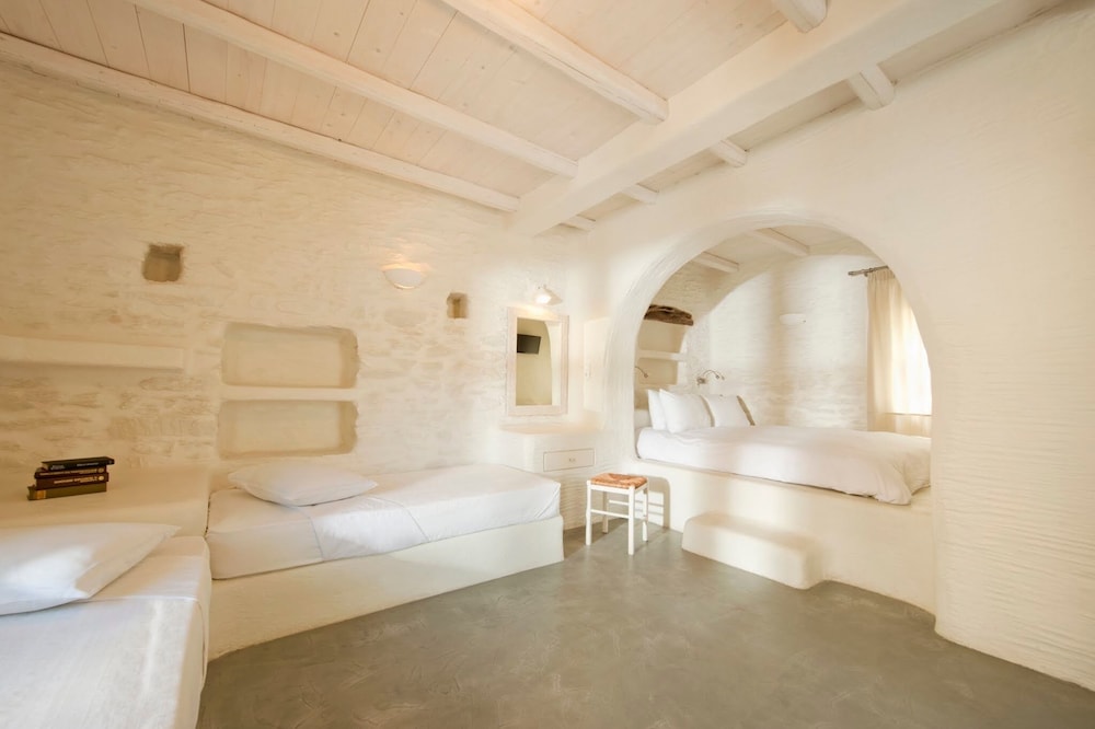 Traditional Quadruple Room - Photo 1