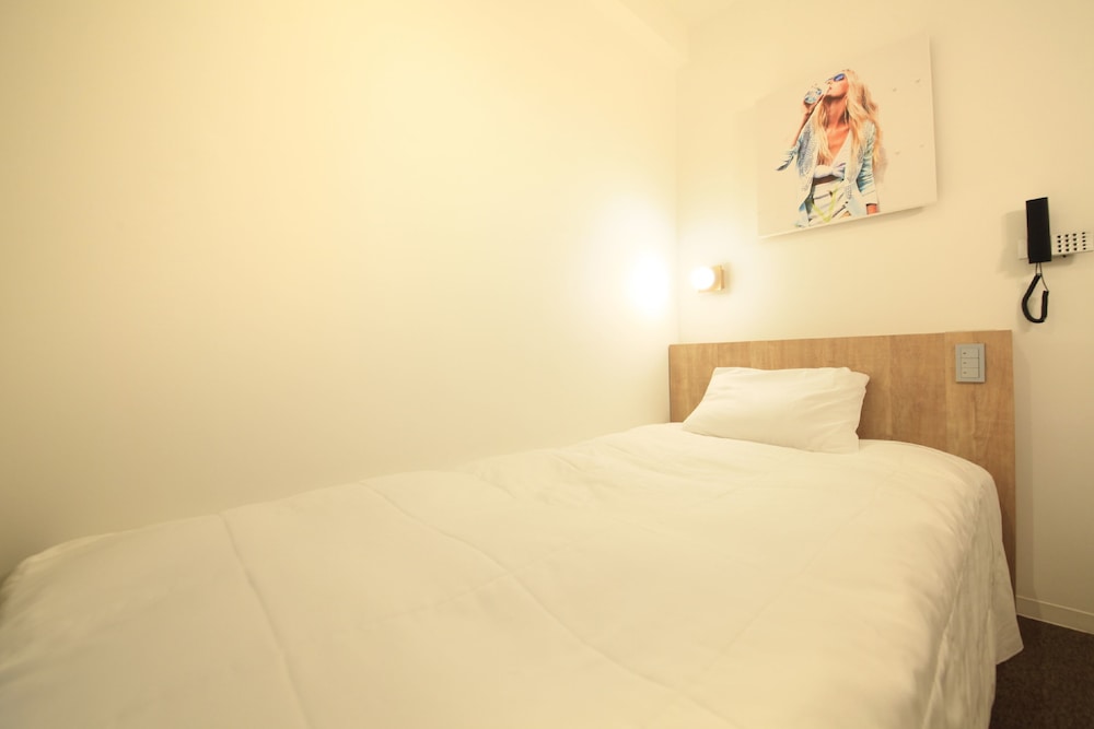 Moderate Economy Double Room, Non Smoking - Photo 4