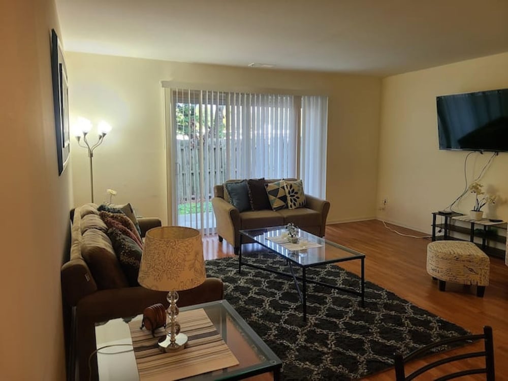 2BR 2B Clean Spacious Great Location, Photo 17