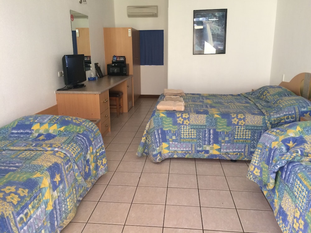 Standard Room, Non Smoking (Standard Twin deal) photo 2