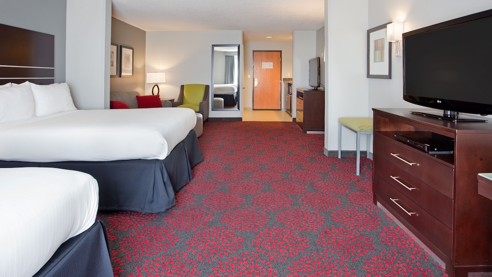 Suite, 2 Queen Beds photo 2