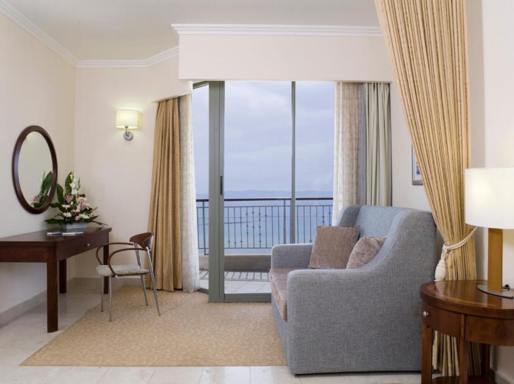 Deluxe Room, Pool View - Photo 4