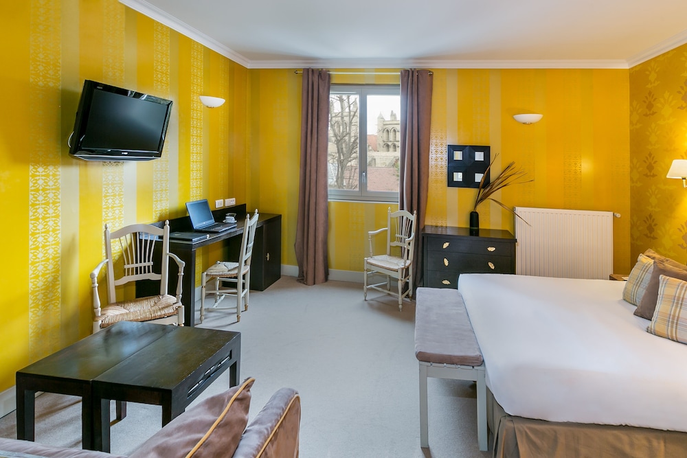 Executive Room, 1 King Bed, Non Smoking, Garden View photo 3