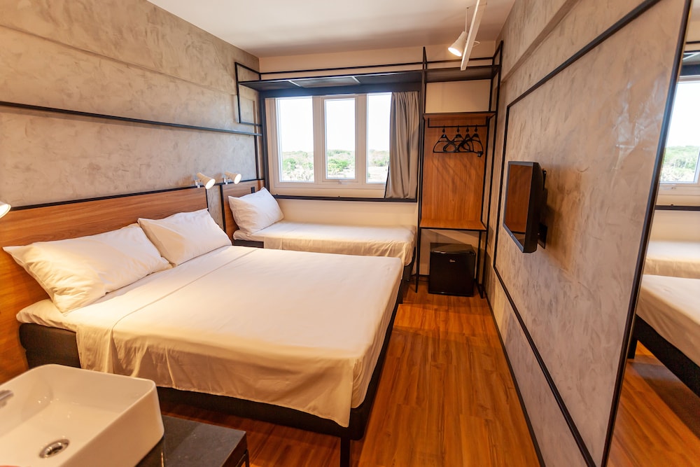 Standard Room, Multiple Beds - Photo 4
