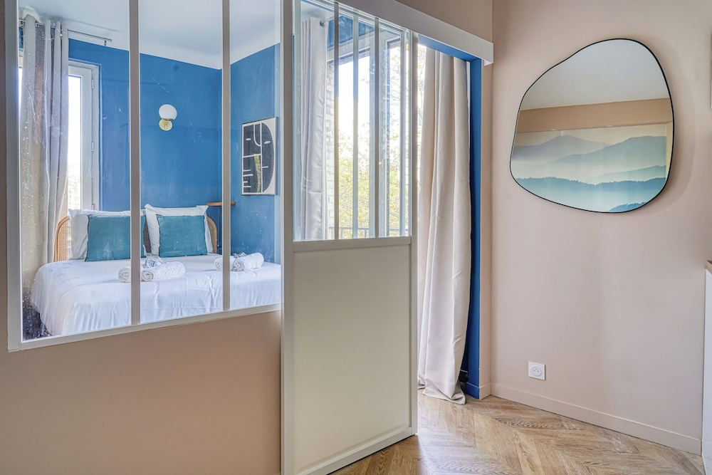 Signature Apartment photo 1