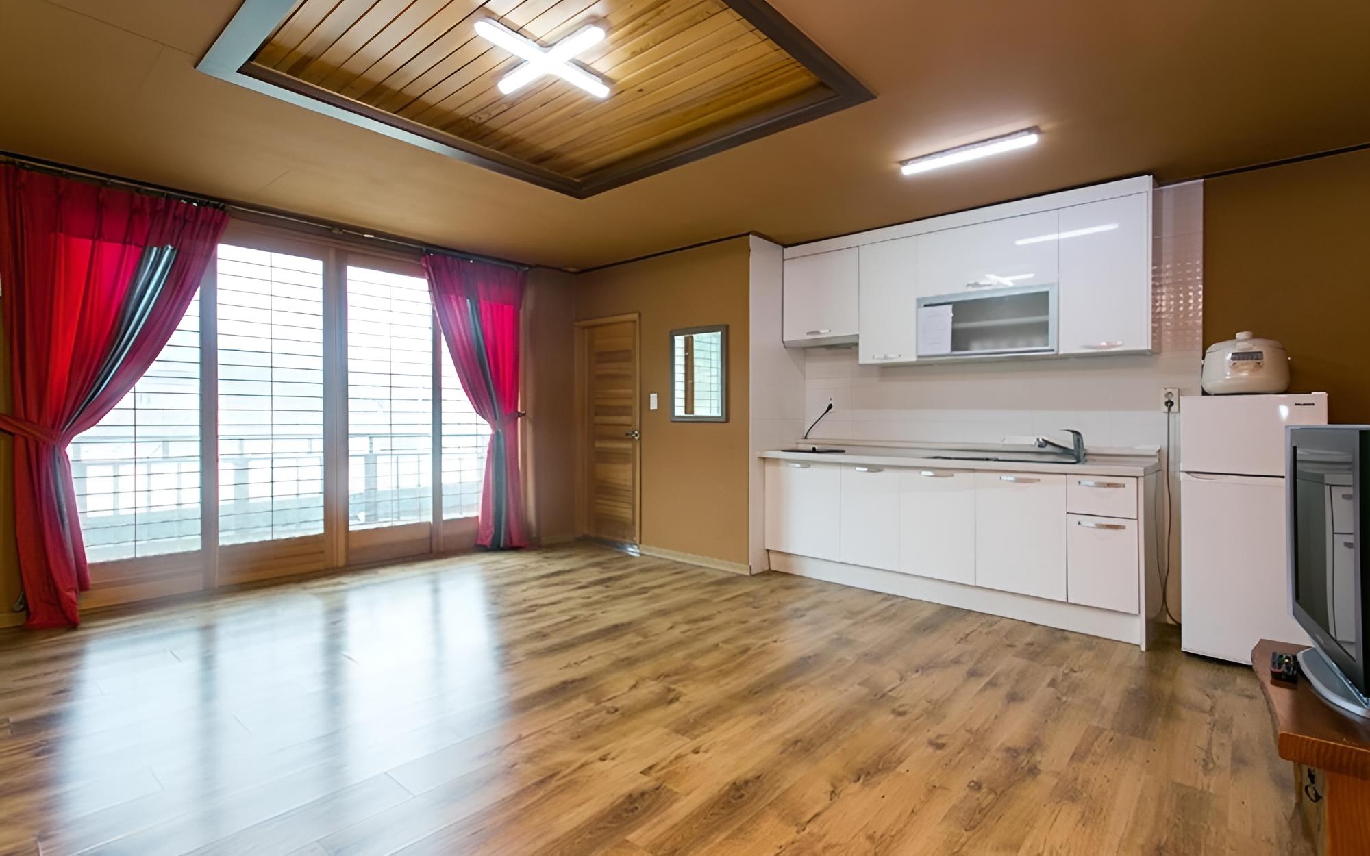 Room (Room 203)