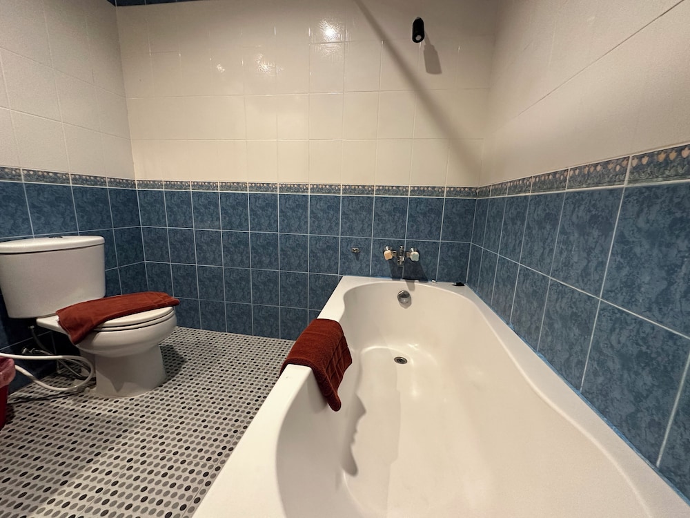 Deluxe Double Room - Photo 11