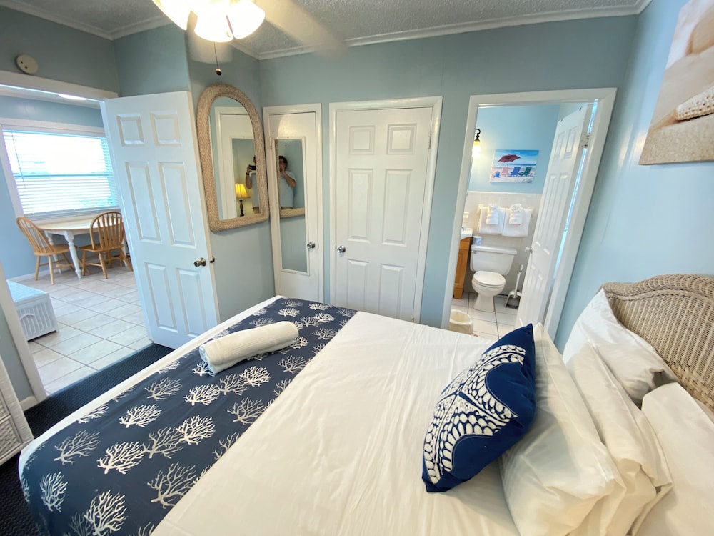 Small 1 Bedroom Apartment Unit #7 (at White Sands) photo 2