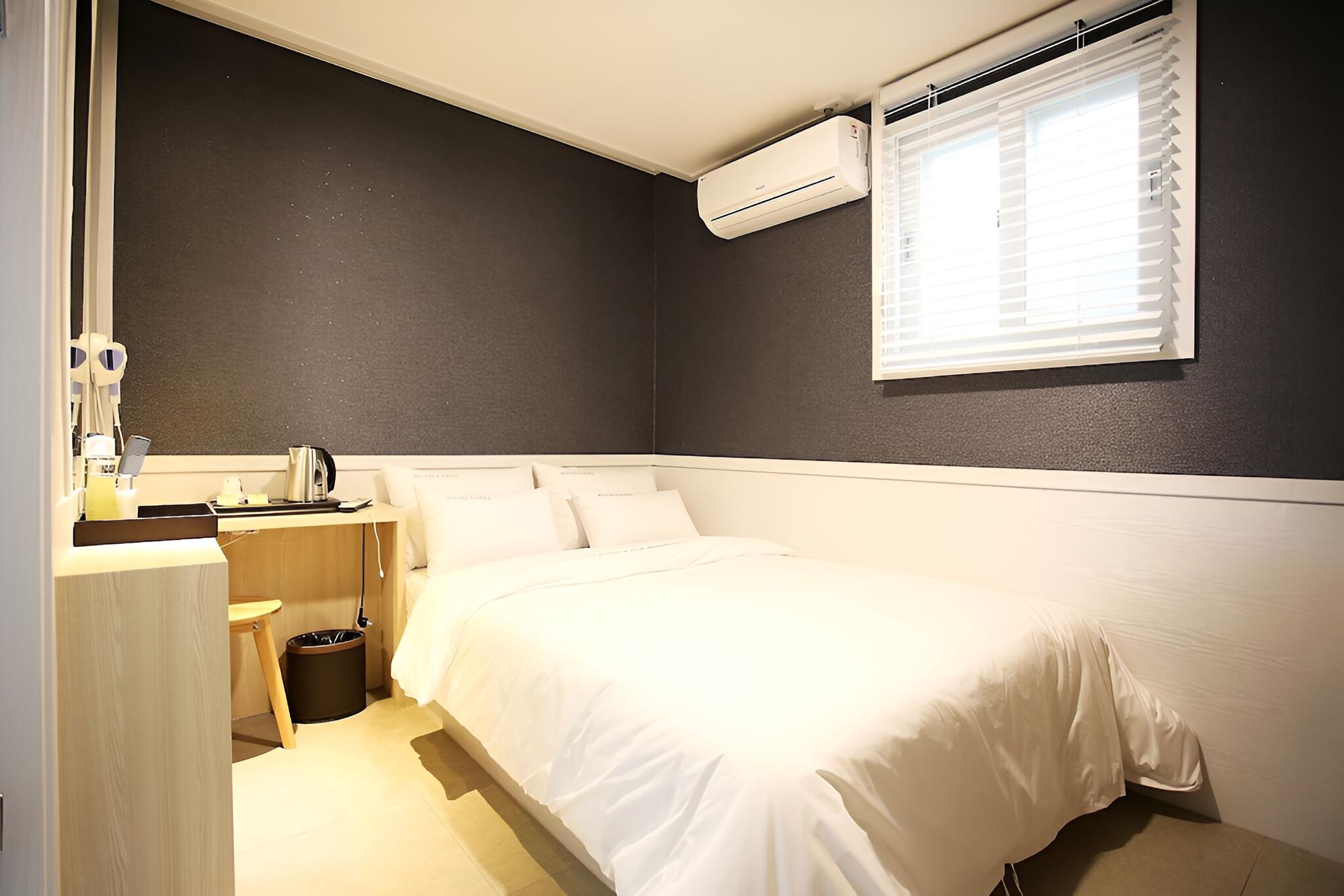 Room (Standard Room) - Photo 1