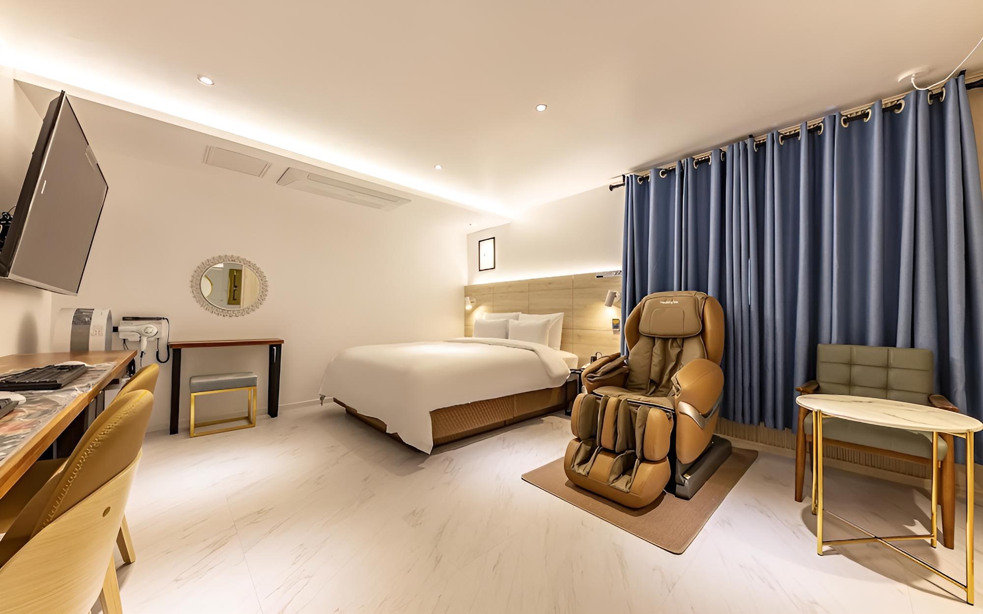 Room (Gold Room (non-smoking massage chair ) photo 2