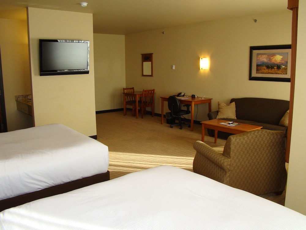 Standard Room, Multiple Beds, Kitchen (2 Queens Studio with Half Kitchen)