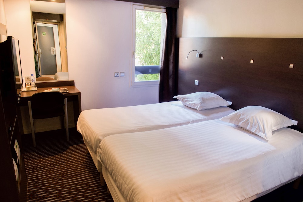 Standard Room, 2 Twin Beds, City View - Photo 1
