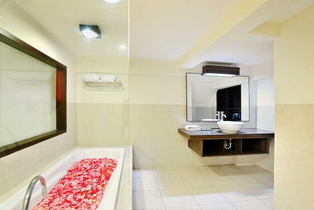 Suite - Photo 5