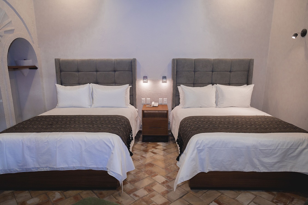 Standard Double Room (Frente a Terraza) - Photo 10