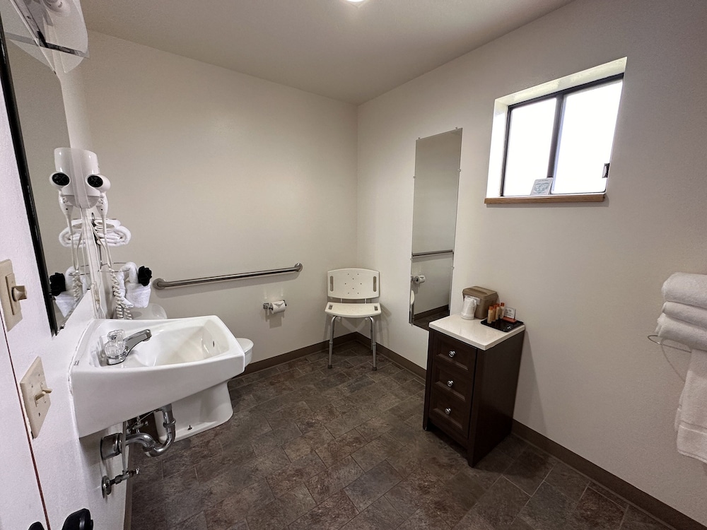 Double Room, 2 Queen Beds, Accessible photo 2