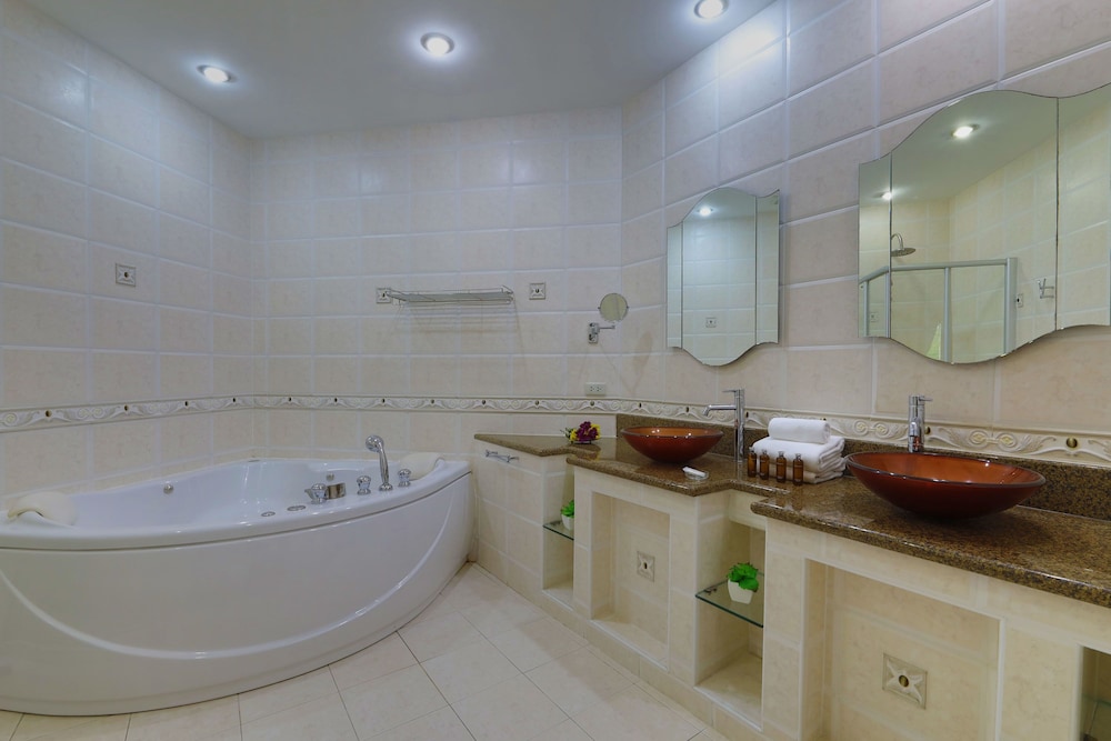 Superior Villa, 4 Bedrooms, Private Pool, Garden Area photo 3