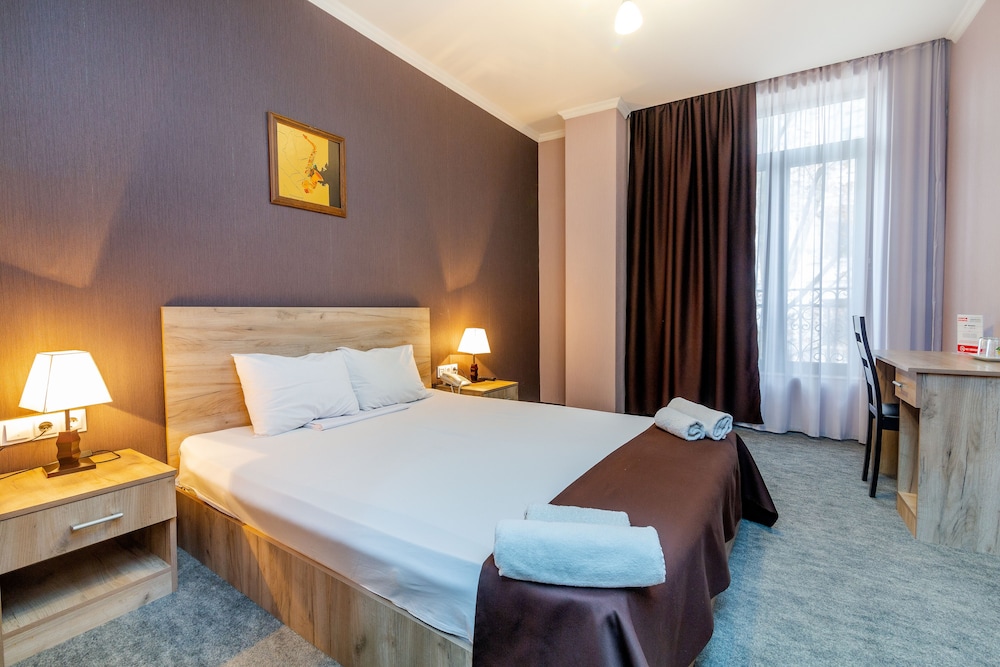 Comfort Double Room, City View (French balcony) photo 3
