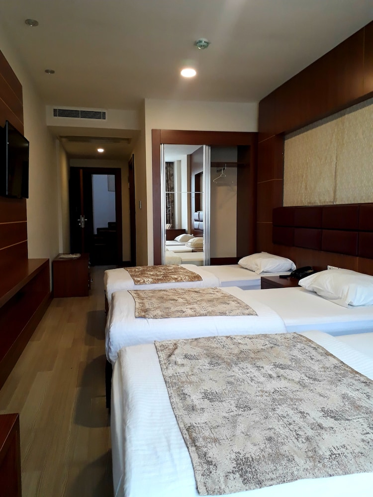 City Triple Room