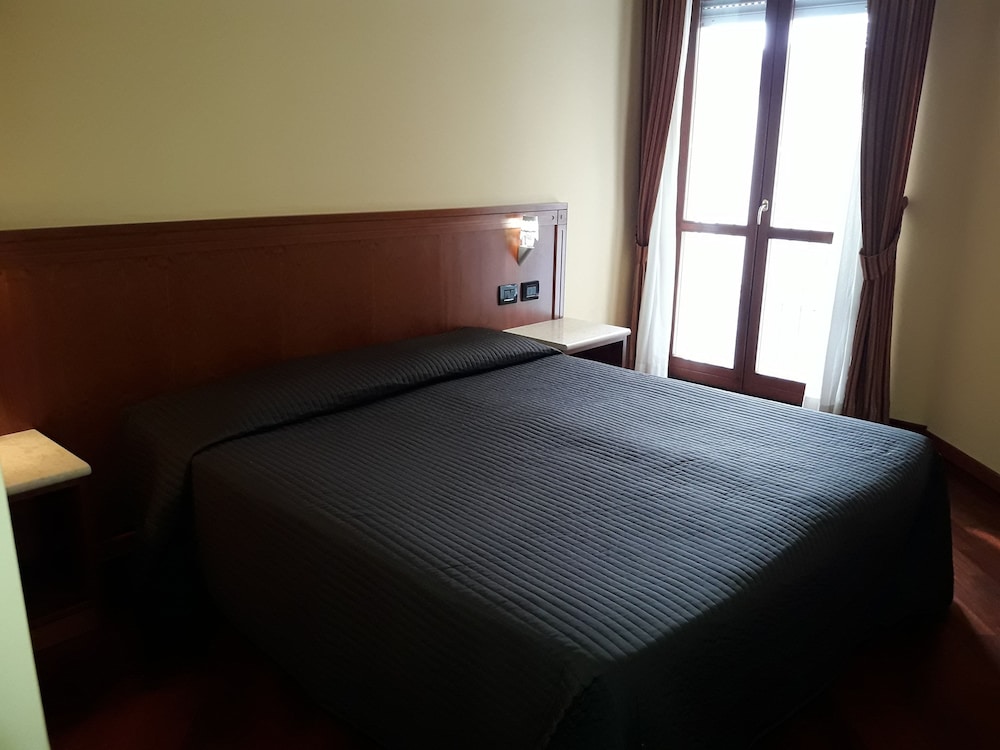 Double Or Twin Room, Lake View