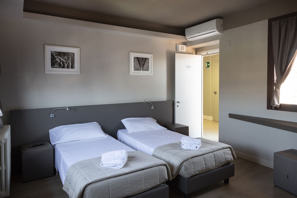 Standard Twin Room photo 1