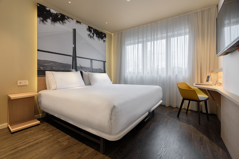 Double or Twin Room (Children Sharing Bed) - Photo 6