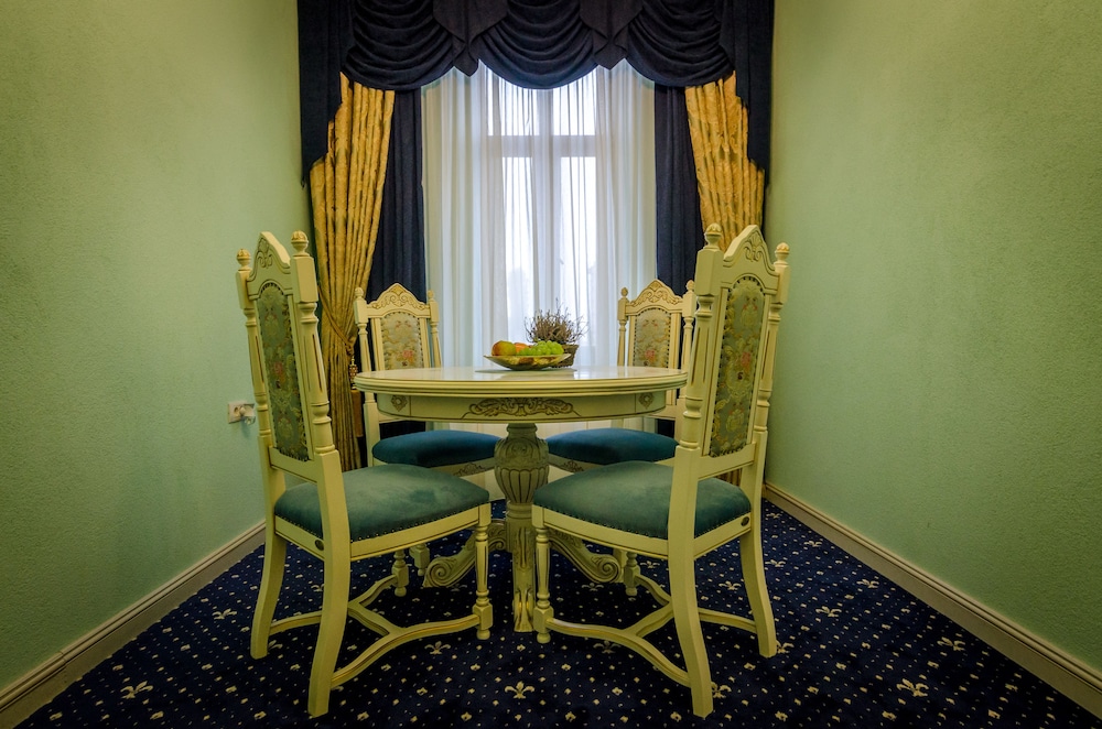 Luxury Double Room, 1 King Bed, Sauna, Executive Level photo 2