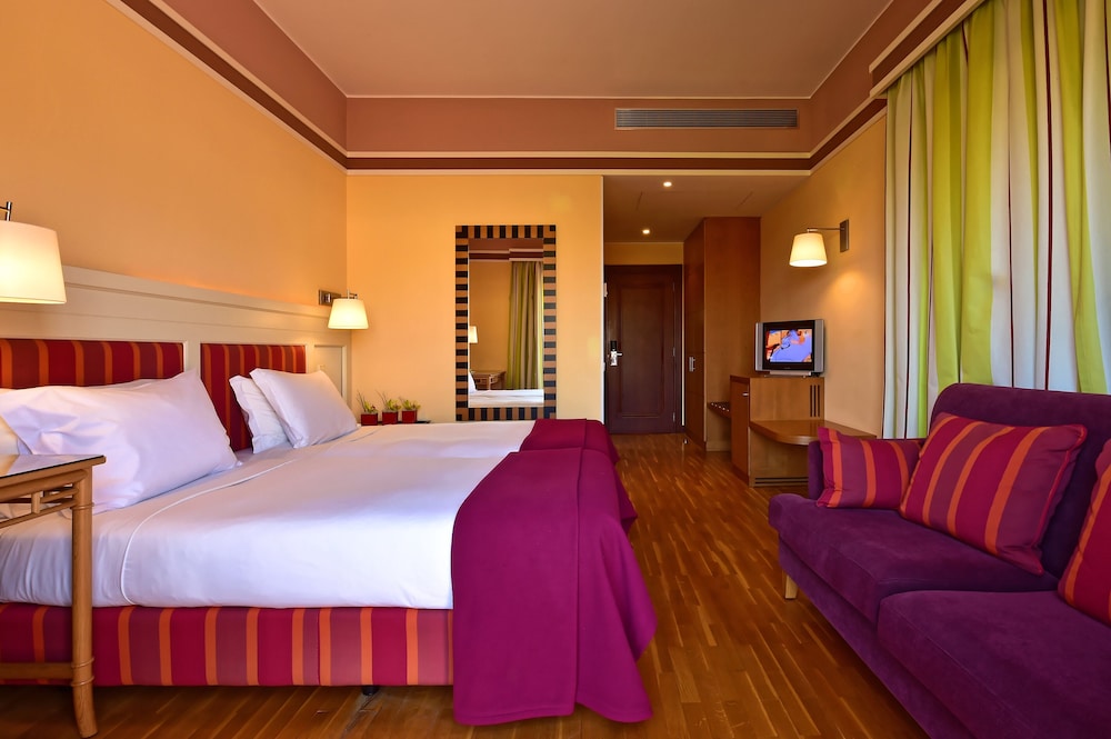 Standard Double or Twin Room, Garden View - Photo 3