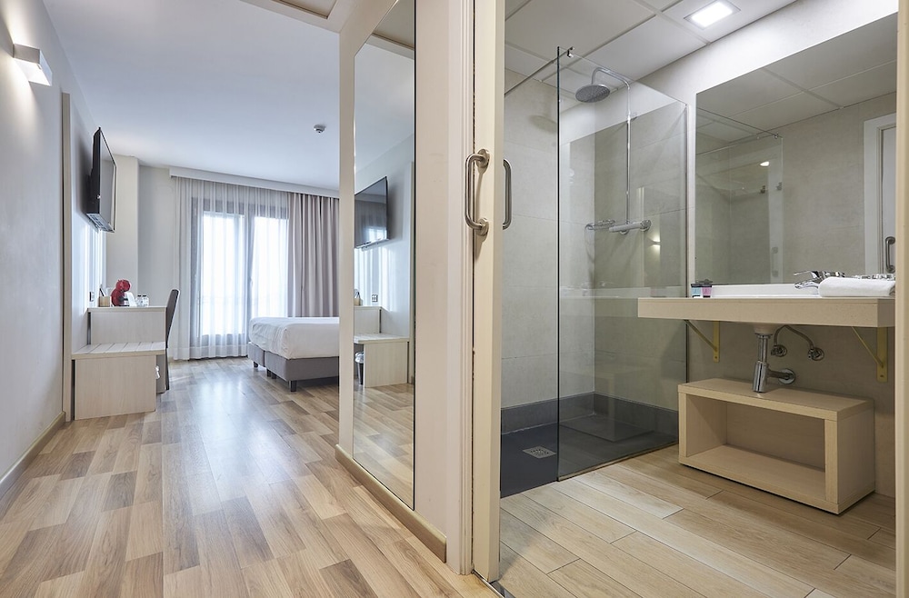 Standard Room, City View photo 2