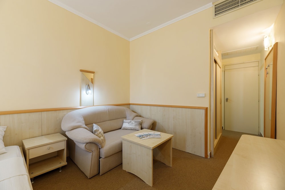 Classic Double or Twin Room, Balcony photo 3