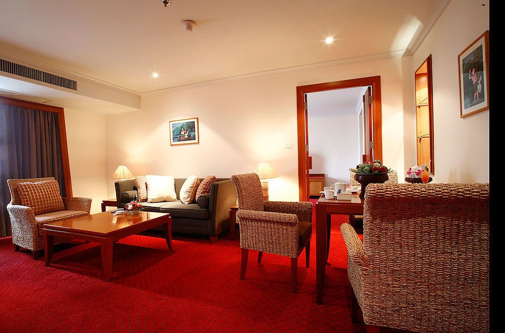 One-Bedroom Suite - Photo 7
