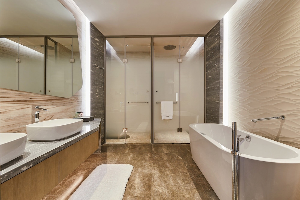 Club Suite, 1 Bedroom - Photo 7