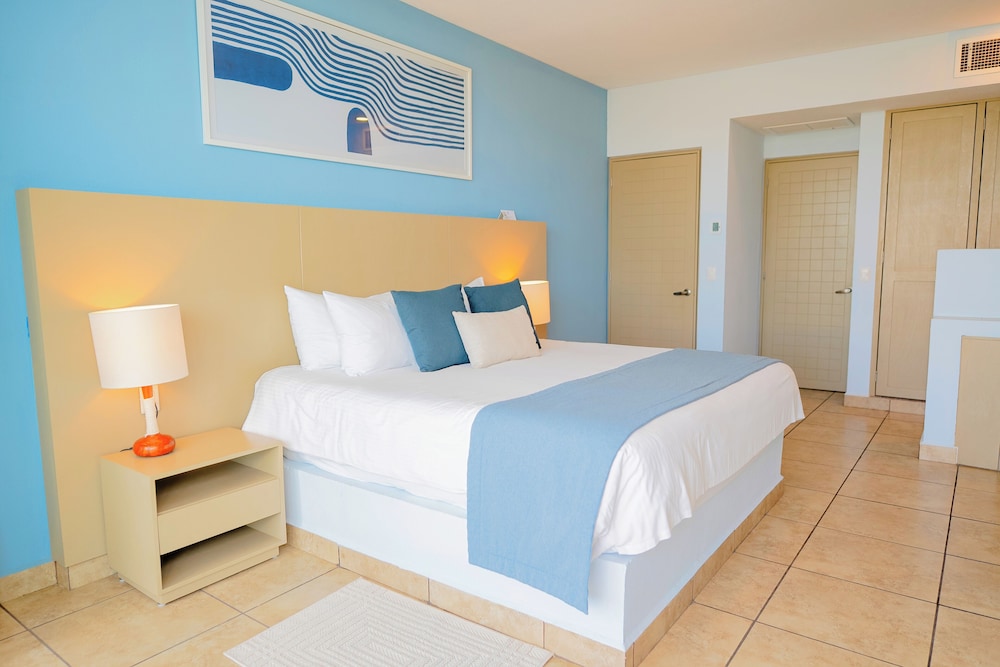 Suite, 1 Bedroom - Photo 8