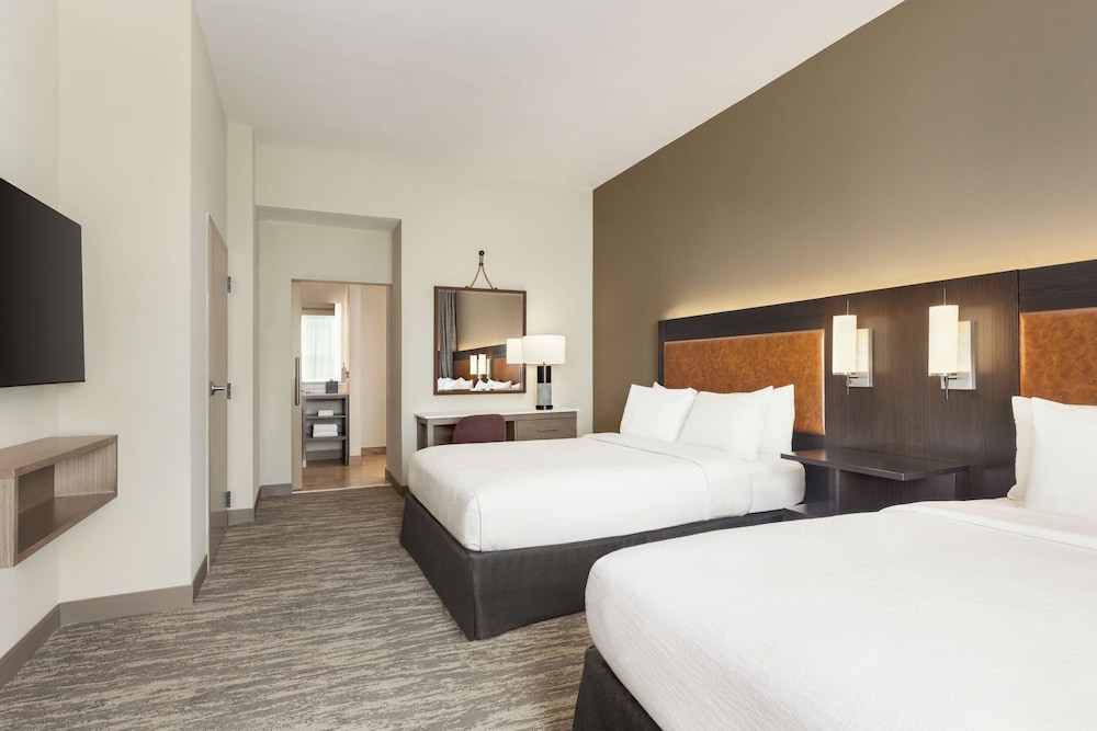Suite, 2 Queen Beds, Accessible, Bathtub