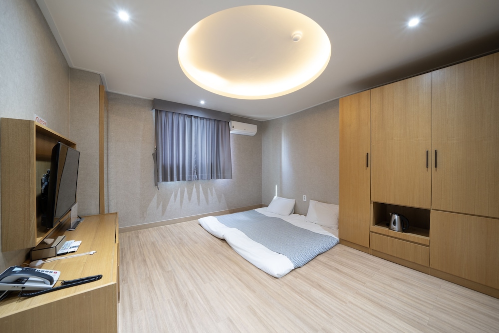 Standard Room, Non Smoking, City View (Ondol)