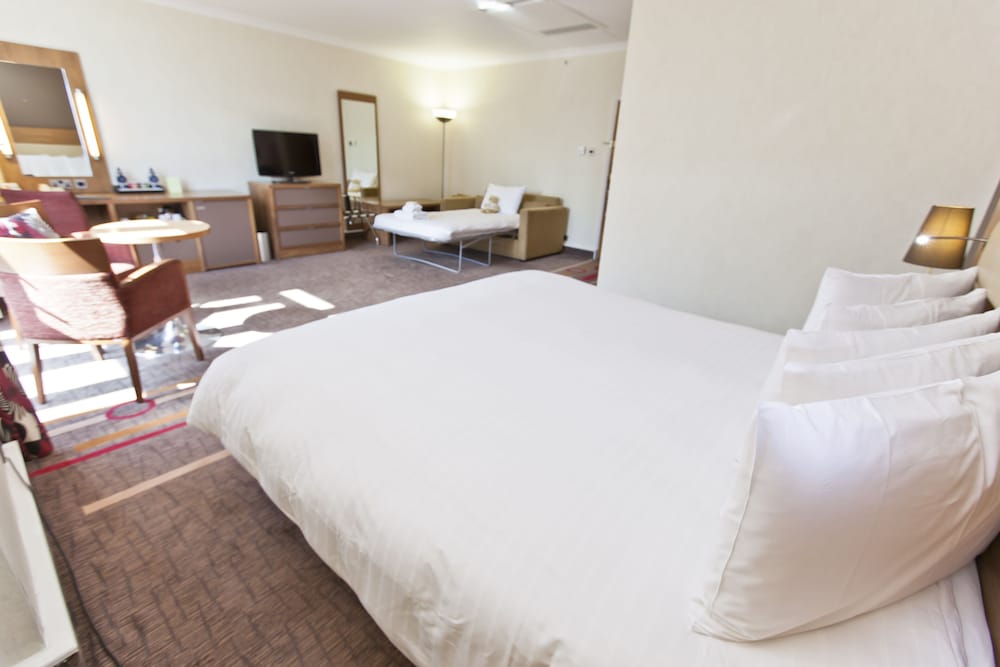 Hilton Family Room photo 2