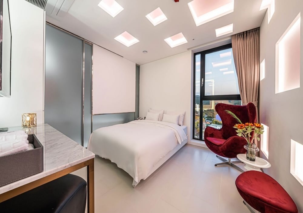 Deluxe Double Room (Netflix/ Youtube Available on TV) - Photo 25