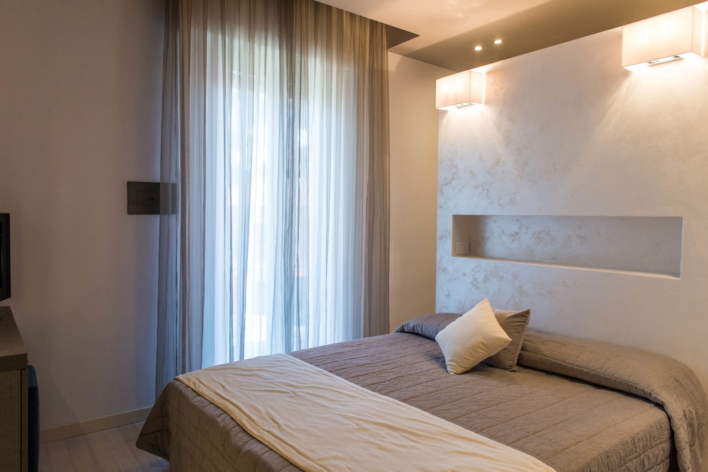 Double Room - Photo 10