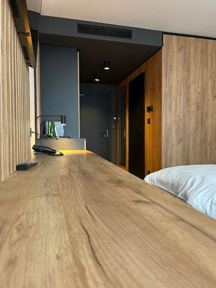 Executive Room, 1 King Bed - Photo 3