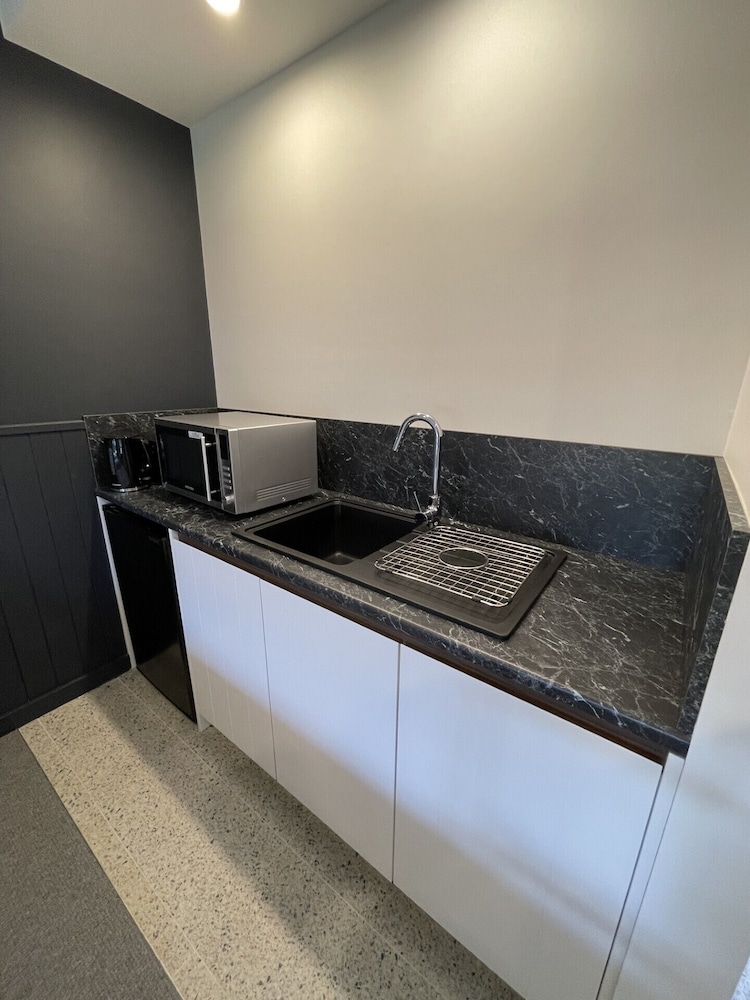 King & Single Room Plus Kitchenette photo 3