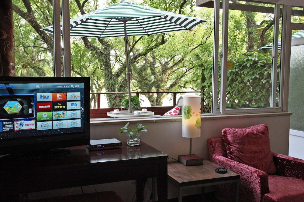Deluxe Double Room, 1 King Bed, River View photo 2