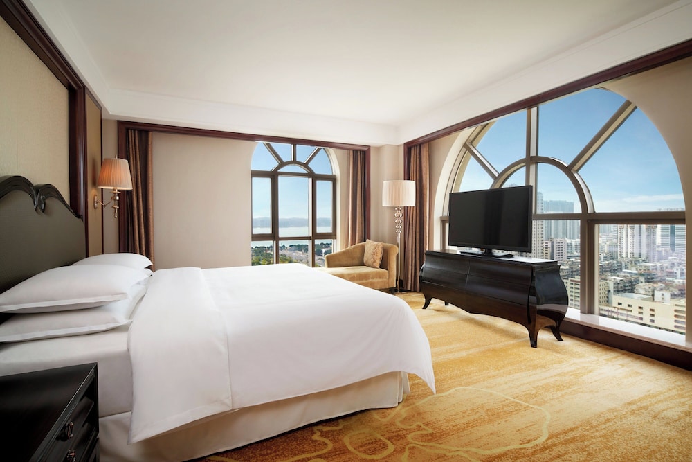 Executive Suite, 1 King Bed, Concierge Lounge Access