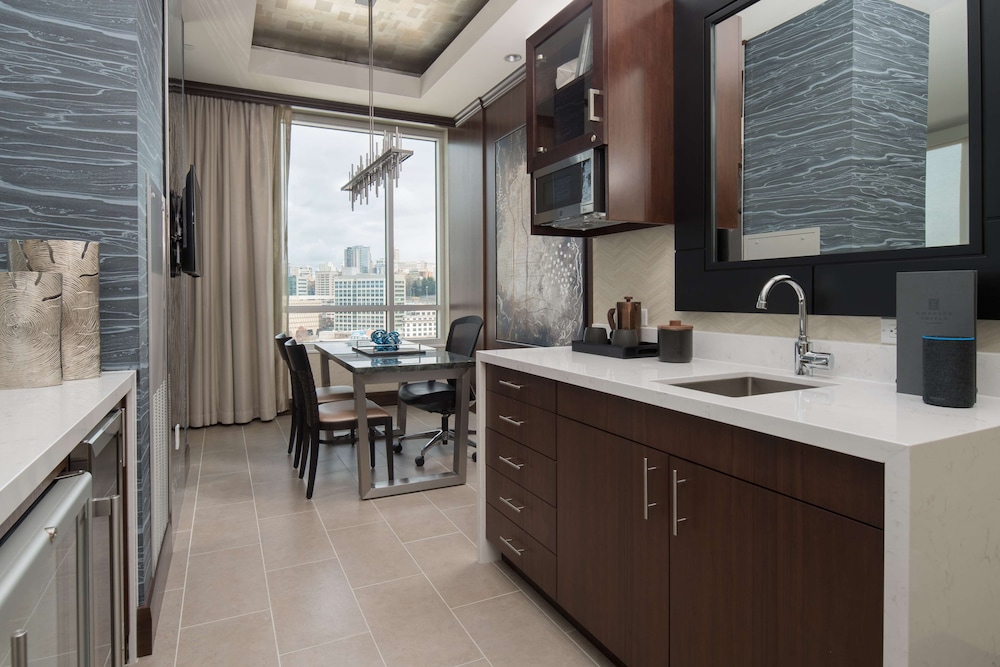 Penthouse, 1 King Bed, Accessible (Water View, Hearing) thumbnail 5