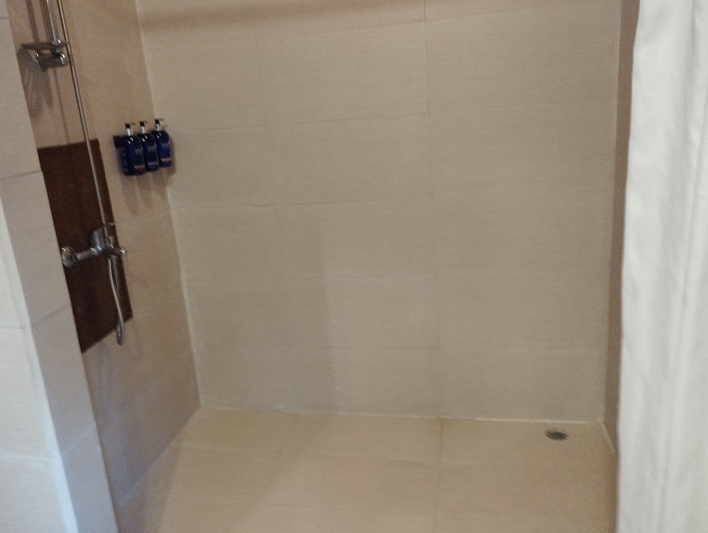 Standard Room, Multiple Beds, Garden View, Ground Floor - Photo 7
