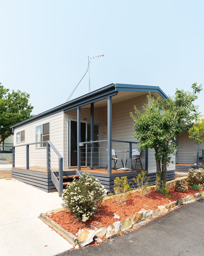 Deluxe Two Bedroom Cabin