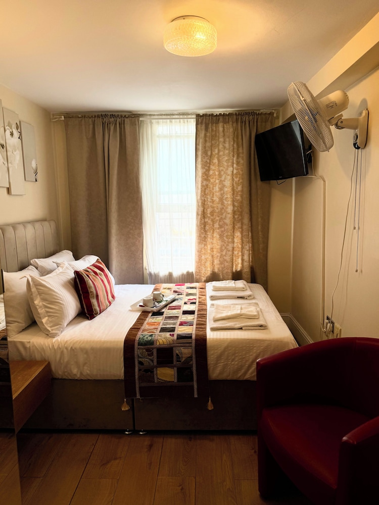 Family Triple Room, Multiple Beds photo 3