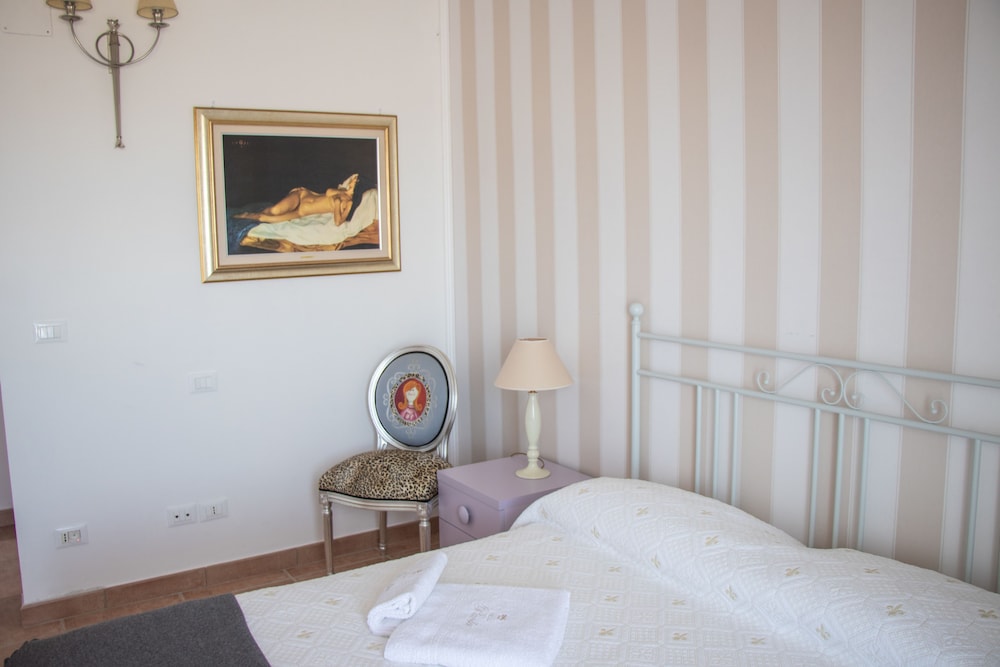 Double Room, Non Smoking (Suite Vanessa) photo 3