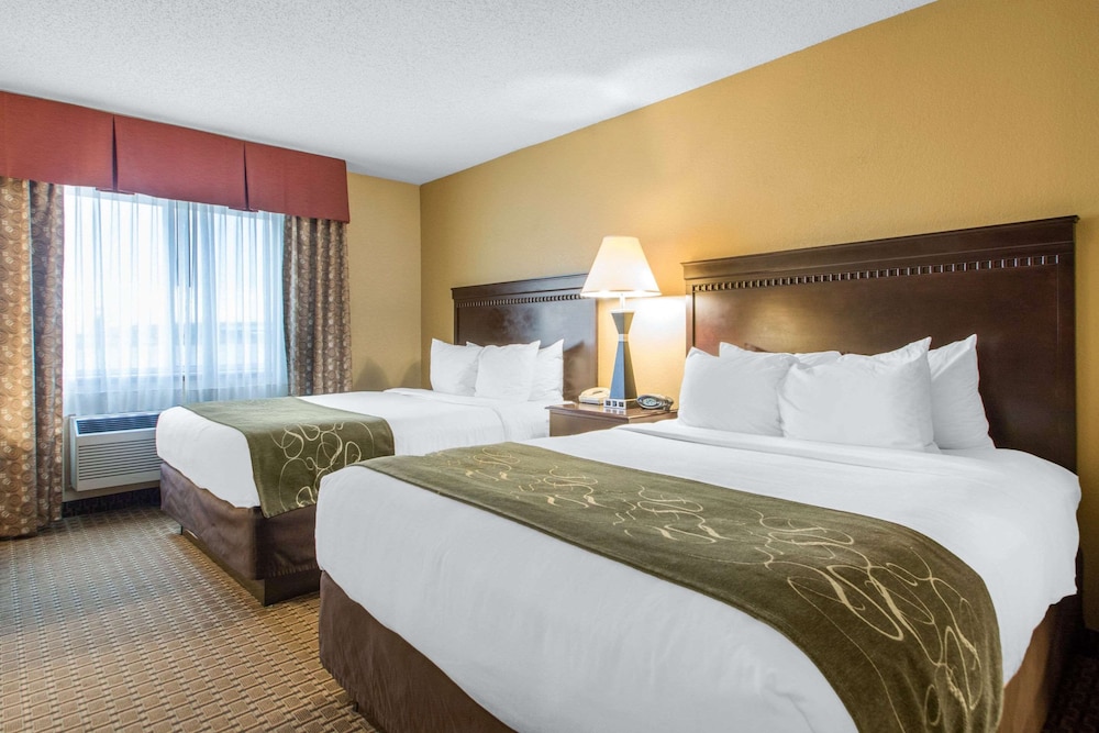 Suite, Multiple Beds, Non Smoking, Hot Tub (2 Queen, 2 Person Sofa Bed) - Photo 2
