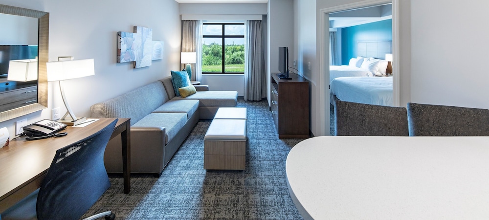 Suite, 2 Bedrooms, Kitchen, Pool View - Photo 10