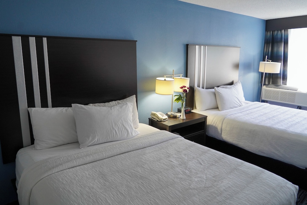 Standard Room, 2 Queen Beds (Interior) - Photo 6